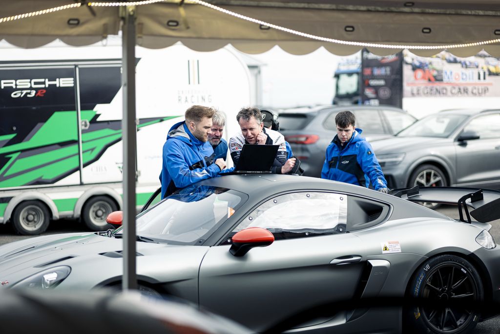 Lige efter påske havde Klaus Hansen og Kasper Søholm den første test med deres nye Porsche Cayman
(Foto: Mads Krabbe Fotografi)
